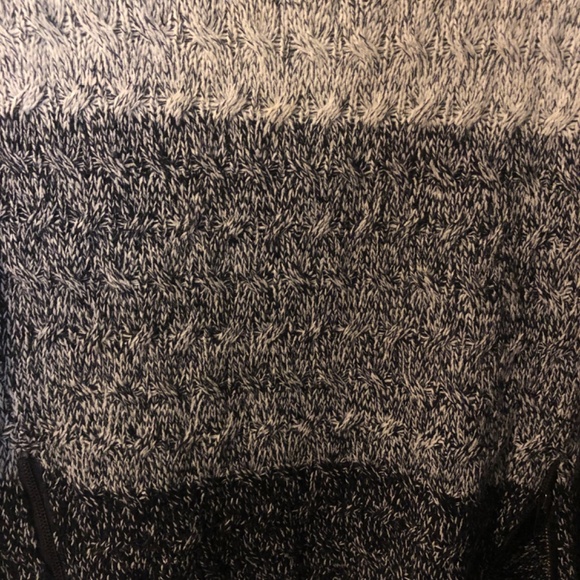 La Classe Couture v-neck sweater - Picture 4 of 4